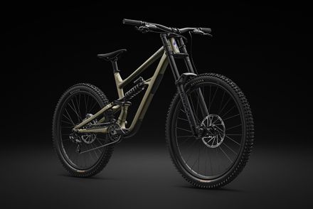 Specialized a lansat un nou Status pentru downhill! 