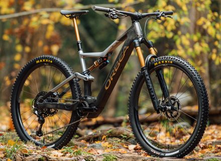 Electrica Orbea Rise H10 este suplă, elegantă și perfectă pentru orice traseu!