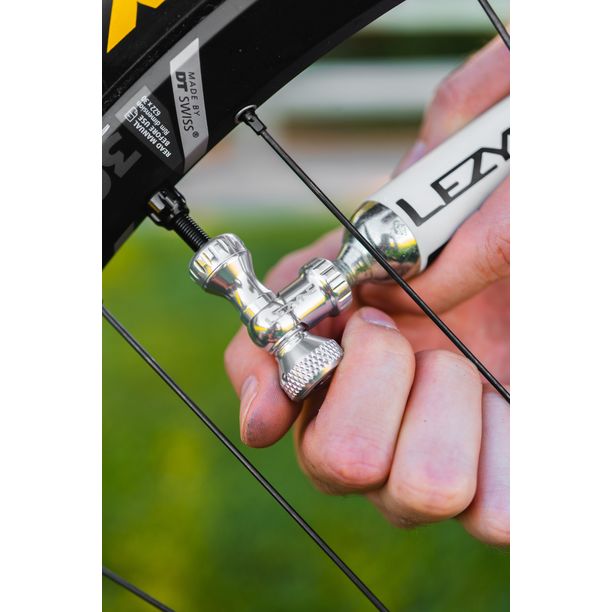 Cap Pompa Lezyne CO2 Actionare CNC Negru